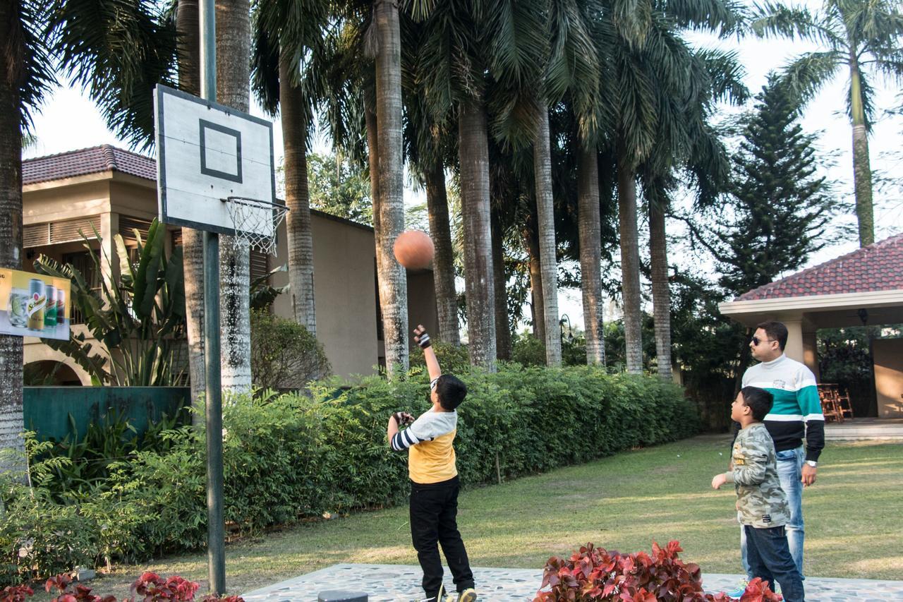 Ibiza The Fern Resort & Spa, Calcutta Buitenkant foto