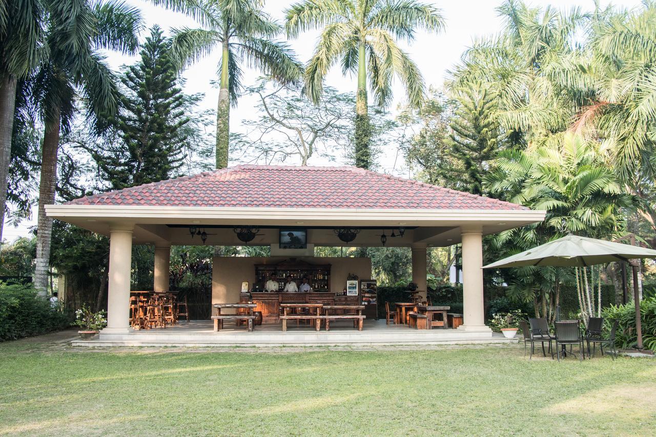 Ibiza The Fern Resort & Spa, Calcutta Buitenkant foto