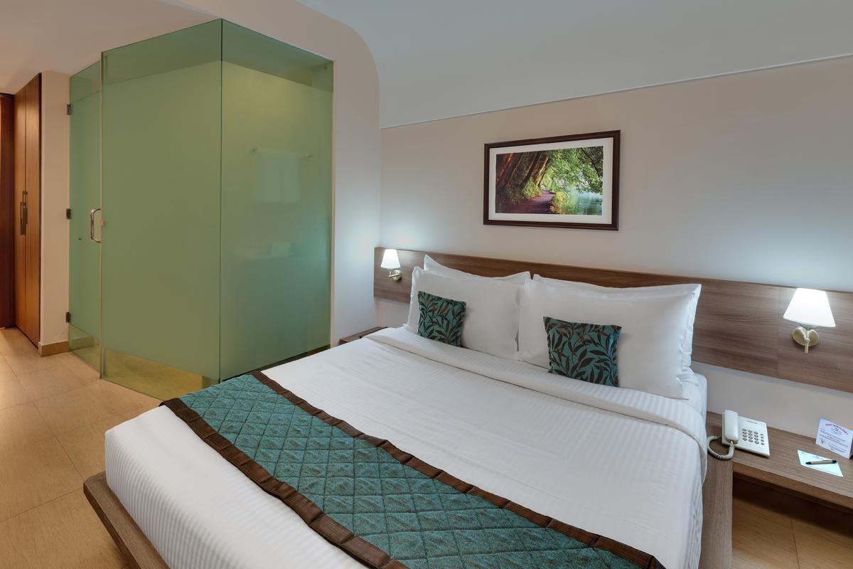 Ibiza The Fern Resort & Spa, Calcutta Buitenkant foto