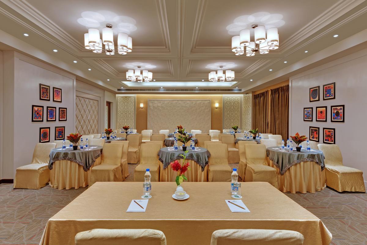 Ibiza The Fern Resort & Spa, Calcutta Buitenkant foto