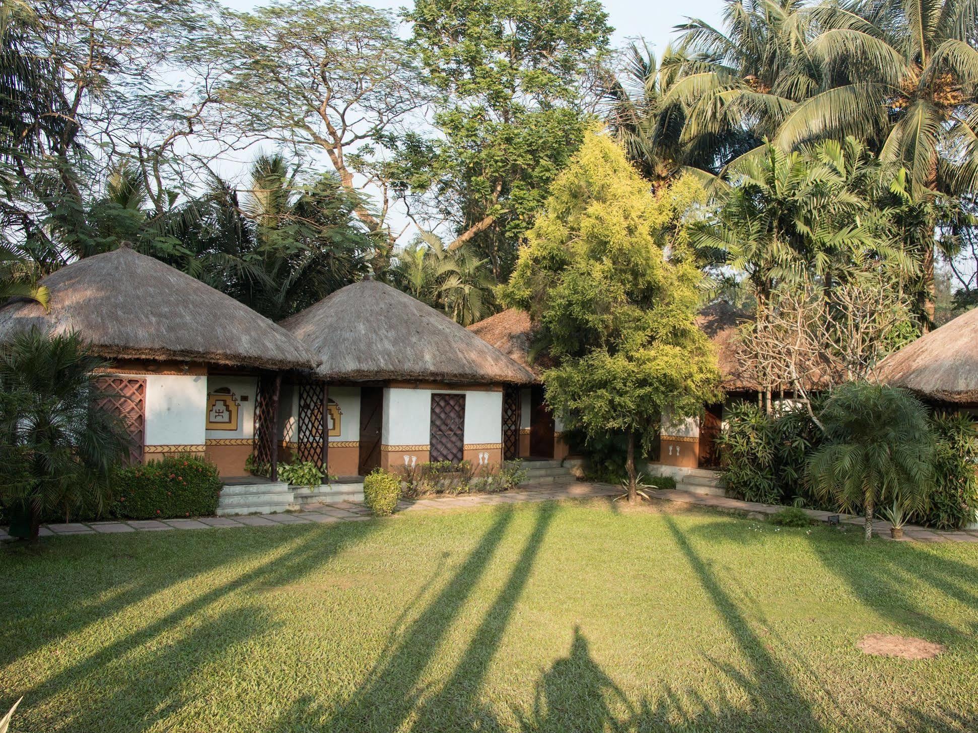 Ibiza The Fern Resort & Spa, Calcutta Buitenkant foto